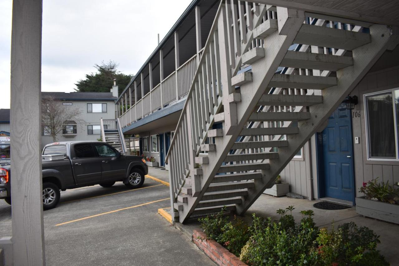 Lighthouse Cove Inn Bandon Exterior photo The staircase at the motel where the film was shot