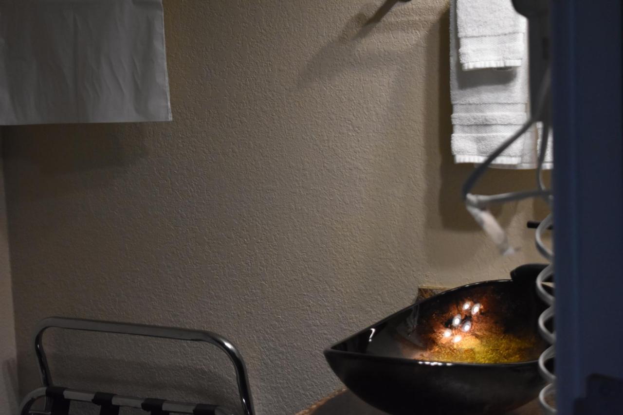 Lighthouse Cove Inn Bandon Exterior photo A pot of boiling oil